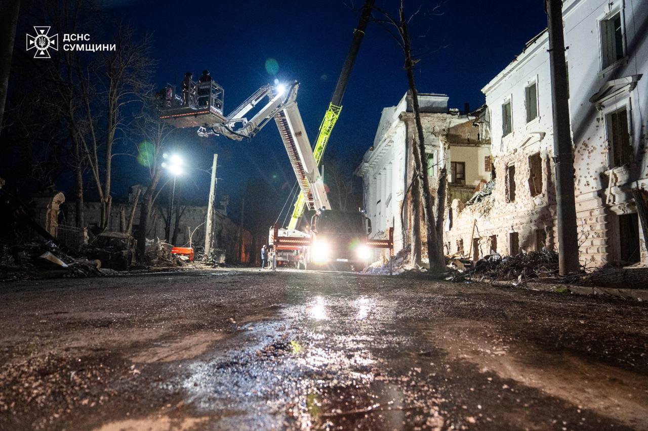 последствия ракетного удара по Сумам